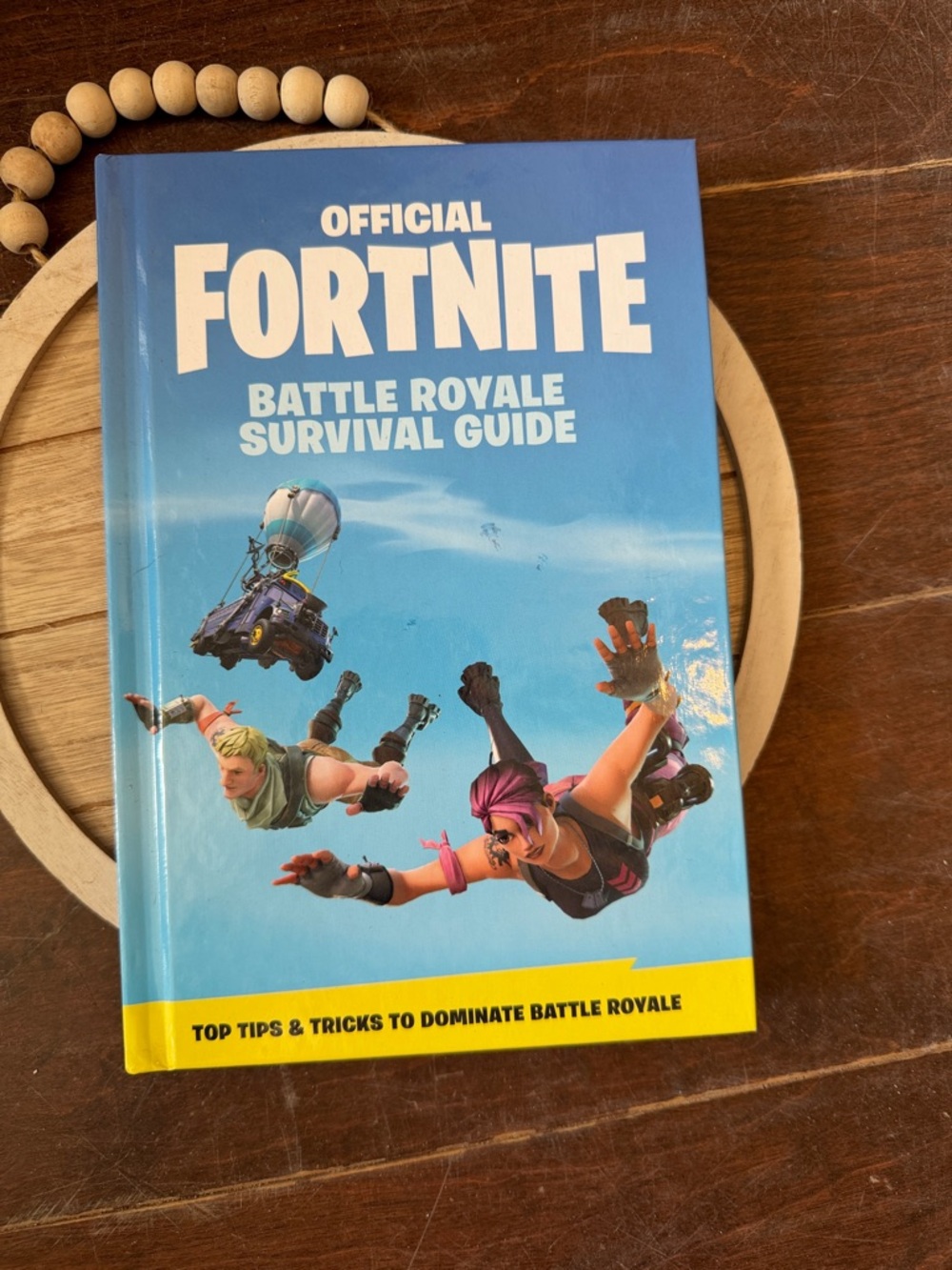 Official Fortnite Battle Royale Survival Guide - Blue Cover